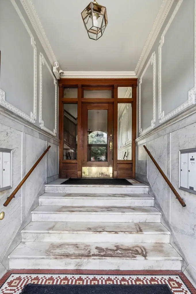 5718 South Dorchester Avenue Chicago IL 60637