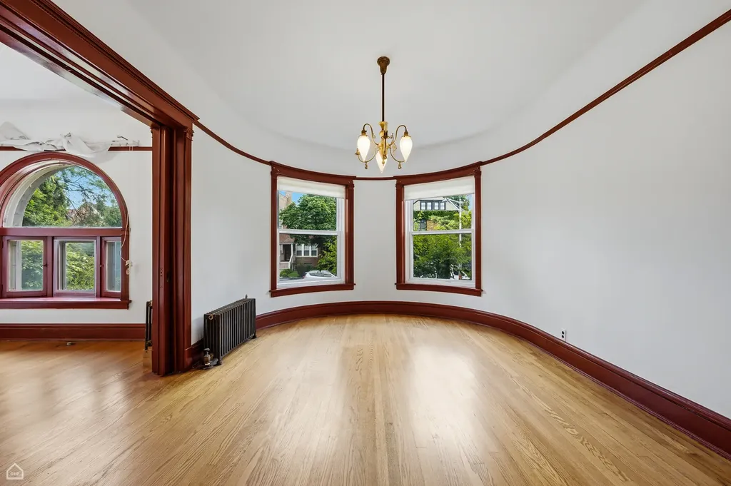5718 South Dorchester Avenue Chicago IL 60637