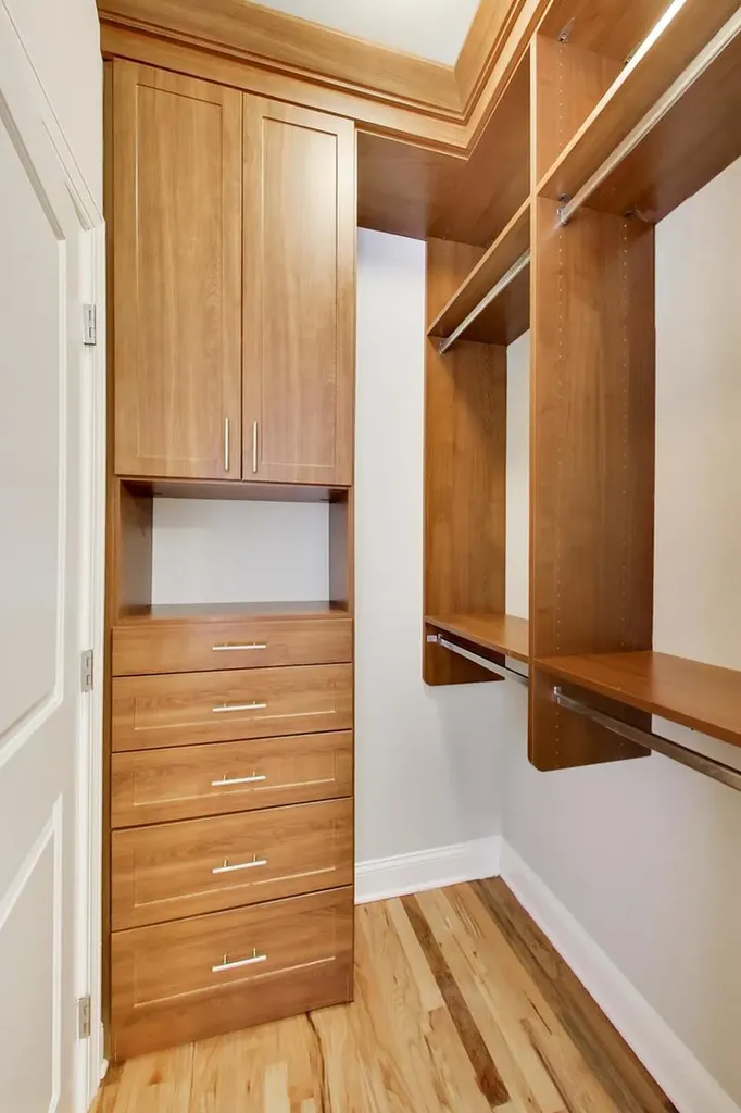 4753 North Beacon Street Chicago IL 60640