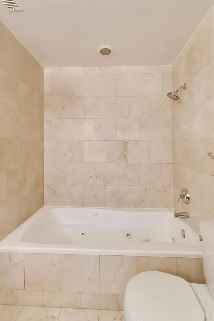 4753 North Beacon Street Chicago IL 60640
