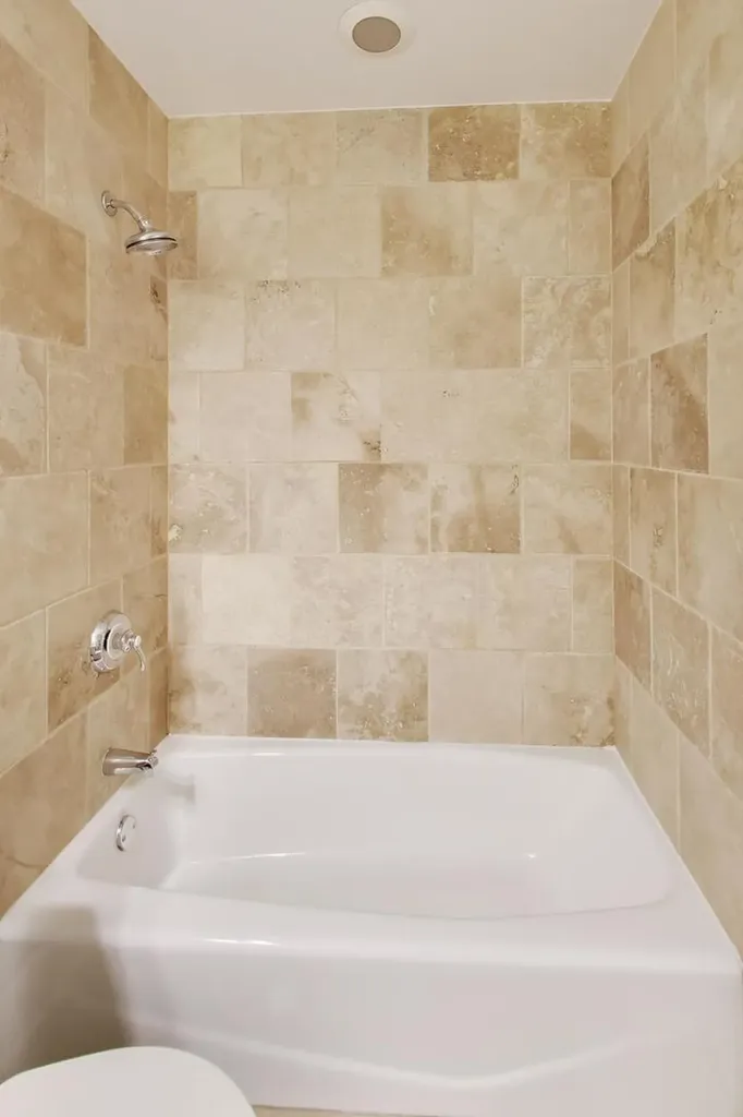 4753 North Beacon Street Chicago IL 60640