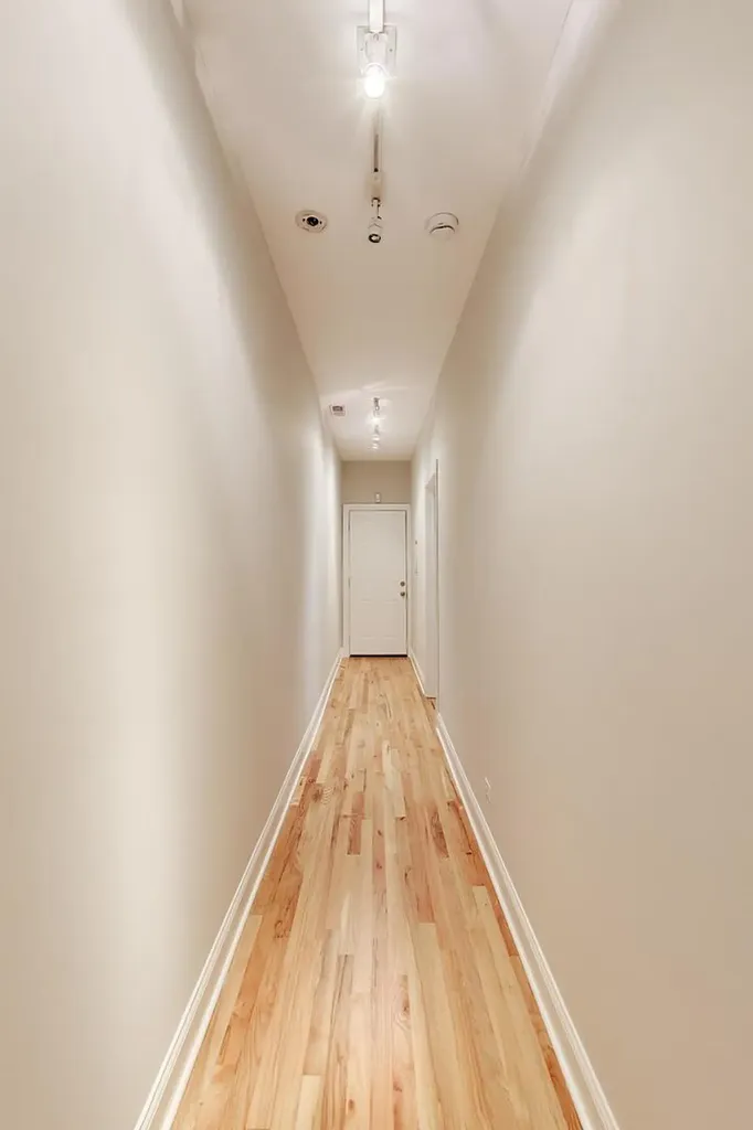 4753 North Beacon Street Chicago IL 60640