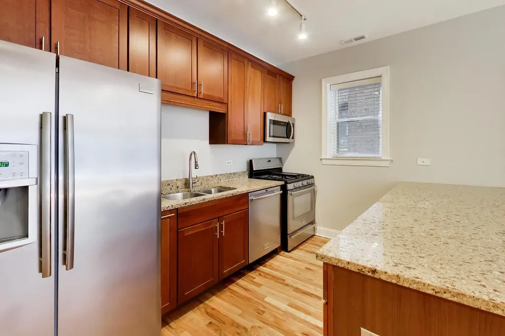 4753 North Beacon Street Chicago IL 60640
