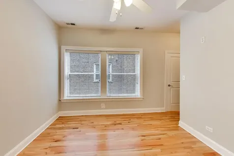 4753 North Beacon Street Chicago IL 60640