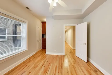 4753 North Beacon Street Chicago IL 60640