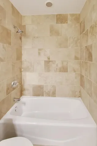 4753 North Beacon Street Chicago IL 60640
