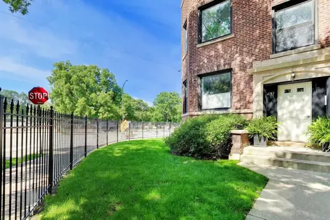 4753 North Beacon Street Chicago IL 60640