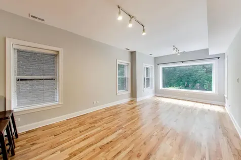4753 North Beacon Street Chicago IL 60640