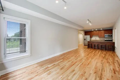 4753 North Beacon Street Chicago IL 60640