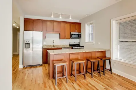 4753 North Beacon Street Chicago IL 60640