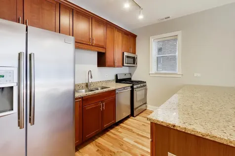 4753 North Beacon Street Chicago IL 60640