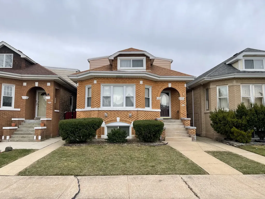 5327 West Wolfram Street Chicago IL 60641