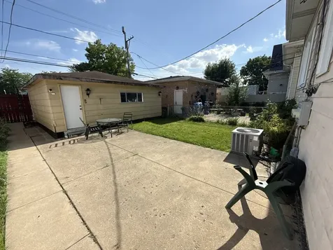 5327 West Wolfram Street Chicago IL 60641