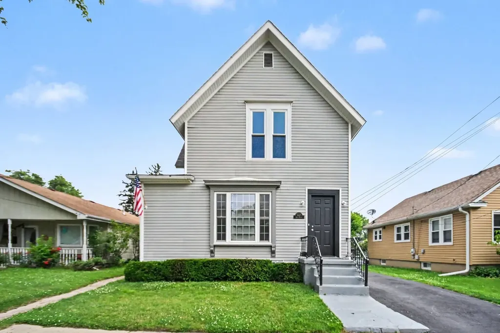 662 Bent Street Elgin IL 60120