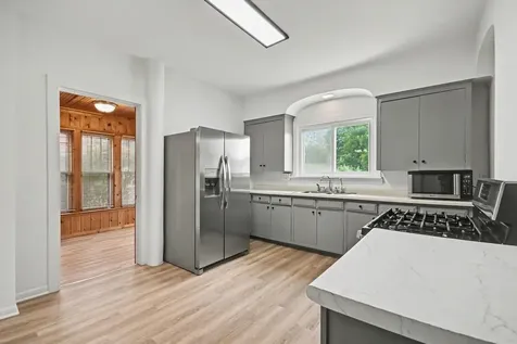 662 Bent Street Elgin IL 60120