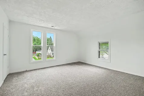 662 Bent Street Elgin IL 60120