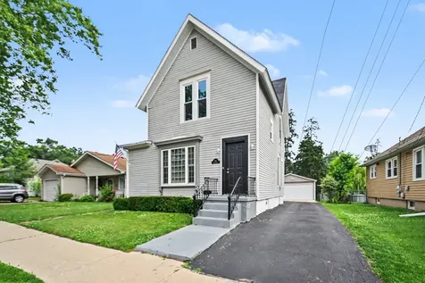 662 Bent Street Elgin IL 60120