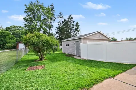 662 Bent Street Elgin IL 60120