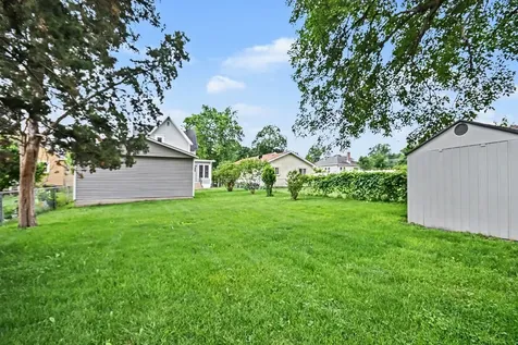 662 Bent Street Elgin IL 60120