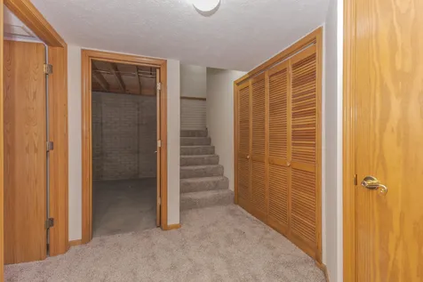 26 Vermont Avenue Bloomington IL 61701