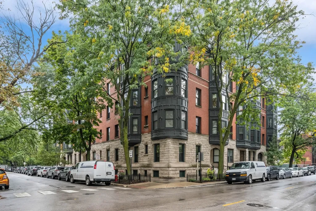 2352 North Cleveland Avenue Chicago IL 60614