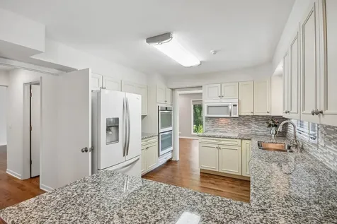 985 Coventry Lane Highland Park IL 60035