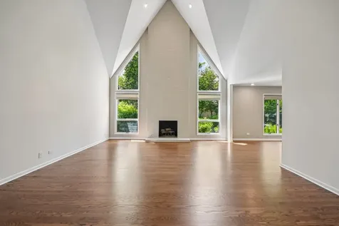 985 Coventry Lane Highland Park IL 60035