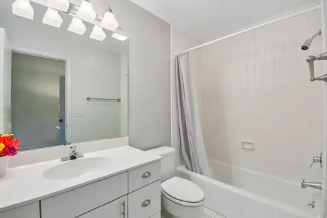 985 Coventry Lane Highland Park IL 60035