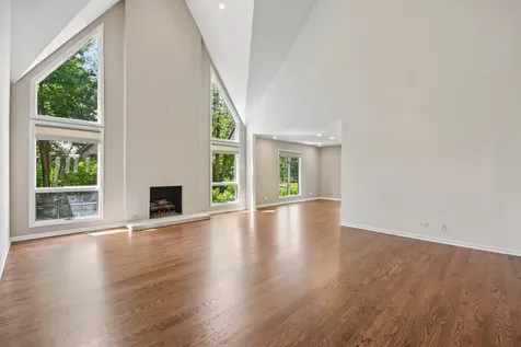 985 Coventry Lane Highland Park IL 60035