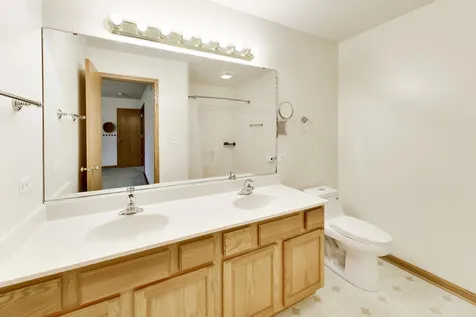231 Clover Chase Circle Woodstock IL 60098