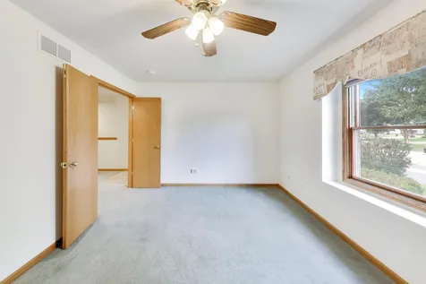 231 Clover Chase Circle Woodstock IL 60098