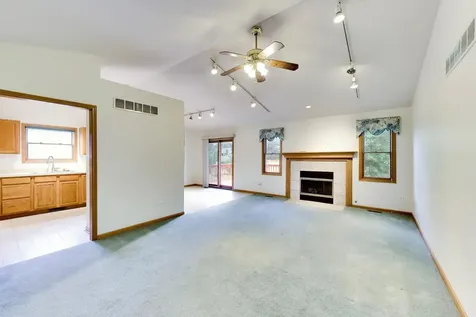 231 Clover Chase Circle Woodstock IL 60098