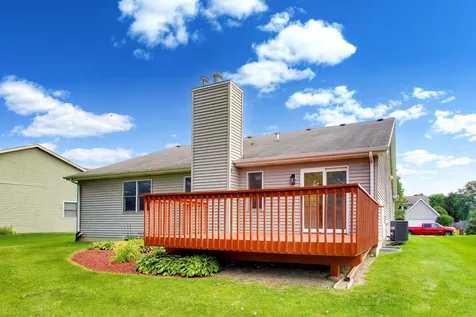 231 Clover Chase Circle Woodstock IL 60098