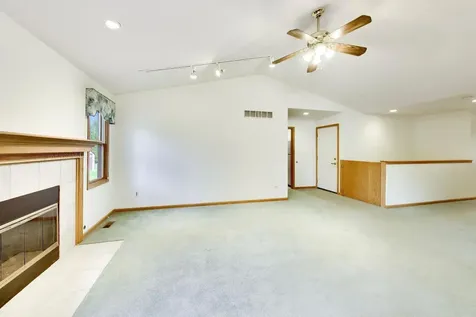 231 Clover Chase Circle Woodstock IL 60098