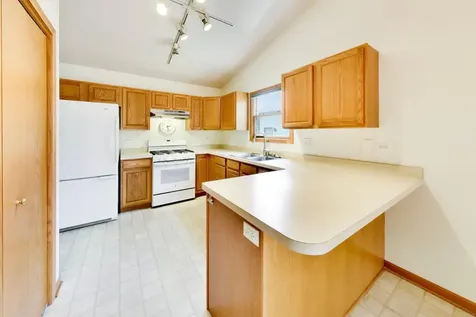 231 Clover Chase Circle Woodstock IL 60098