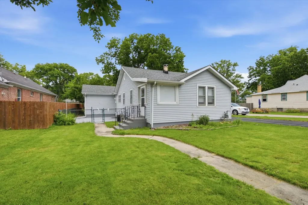 4618 W Lakeshore Drive Mccullom Lake IL 60050