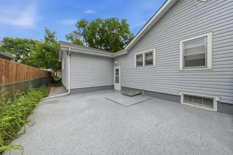 4618 W Lakeshore Drive Mccullom Lake IL 60050