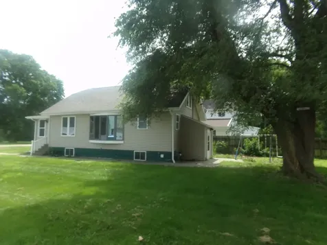 215 1ST Avenue Lyndon IL 61261