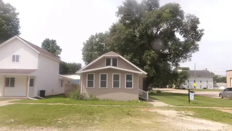 215 1ST Avenue Lyndon IL 61261