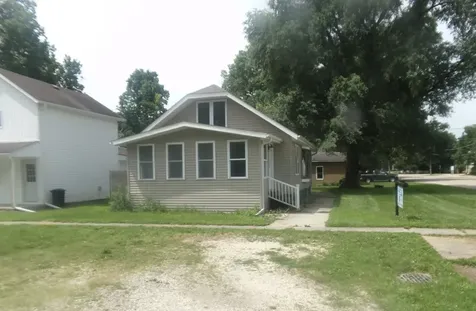 215 1ST Avenue Lyndon IL 61261