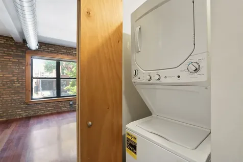 1249 West Roscoe Street Chicago IL 60657