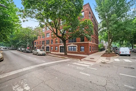 1249 West Roscoe Street Chicago IL 60657