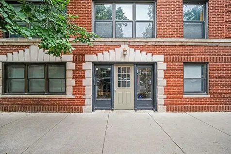 1249 West Roscoe Street Chicago IL 60657