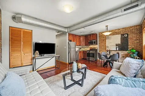 1249 West Roscoe Street Chicago IL 60657