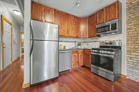 1249 West Roscoe Street Chicago IL 60657