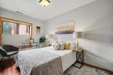 1249 West Roscoe Street Chicago IL 60657