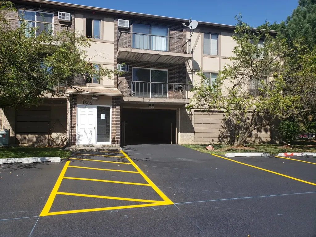 1665 Coach Drive Naperville IL 60565
