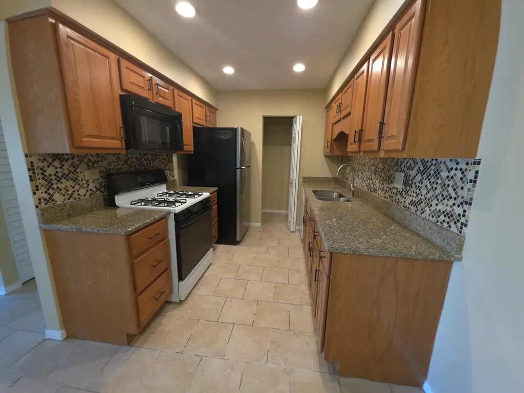 1665 Coach Drive Naperville IL 60565
