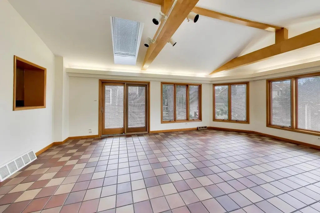 10426 South Artesian Avenue Chicago IL 60655