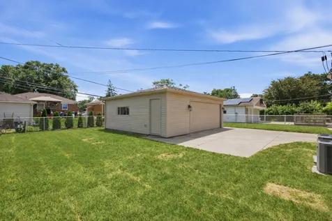 11157 Shaw Street Westchester IL 60154